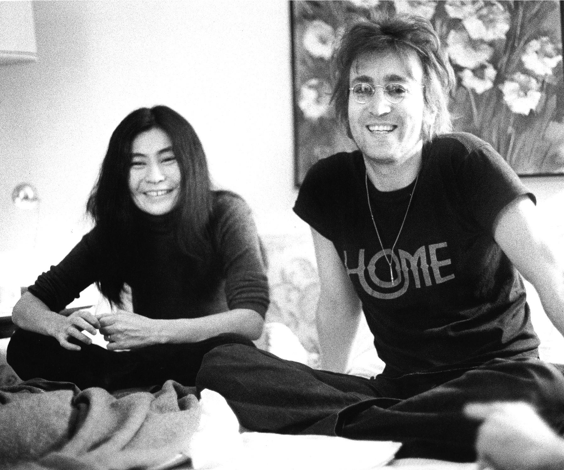 ▷ John Lennon and Yoko Ono, St. Moritz Hotel, NYC, 1972 by Bob ...